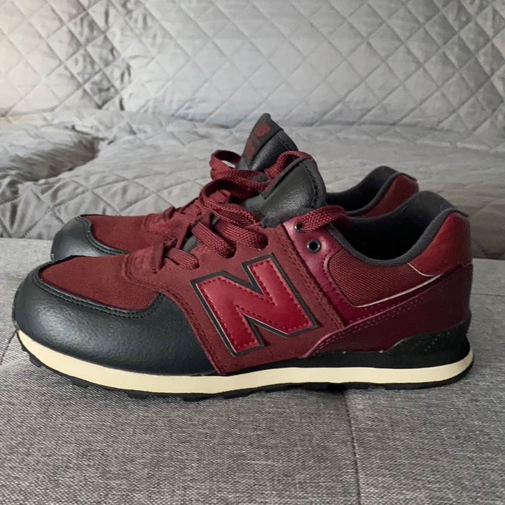 New Balance 574 Boys size 5 used